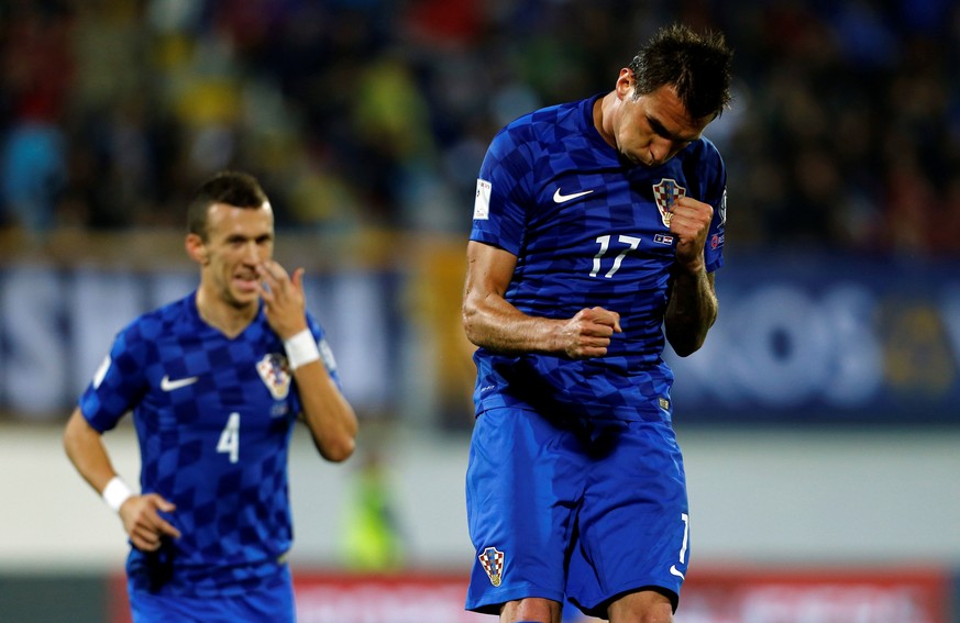 Football Soccer - Kosovo v Croatia - World Cup 2018 Qualifier - Loro Borici Stadium, Shkoder, Albania - 6/10/16. Croatia&#039;s Mario Mandjukic celebrate his third goal. REUTERS/Antonio Bronic