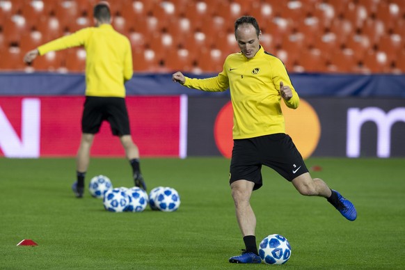 YB's Steve von Bergen, in action during a training session one day prior to the UEFA Champions League group stage group H match between Switzerland's BSC Young Boys Bern and Spain's Valencia CF, at the Mestalla stadium in Valencia, Spain,  this Tuesday, November 6, 2018. (KEYSTONE/Anthony Anex)
