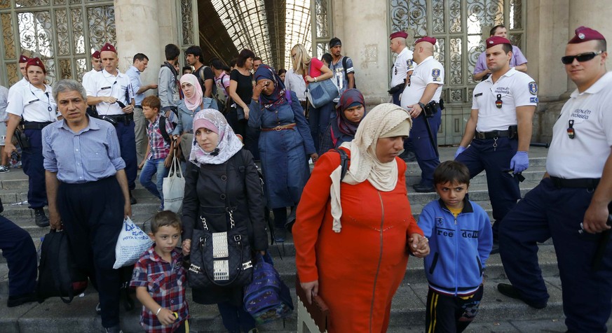 Migrants leave the main Eastern Railway station in Budapest, Hungary, September 1, 2015. Hungary closed Budapest&#039;s main Eastern Railway station on Tuesday morning with no trains departing or arri ...