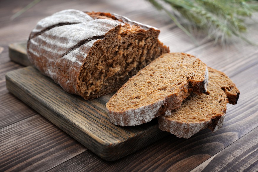 Roggenbrot passt zu allem – sogar zu Heringfilets.