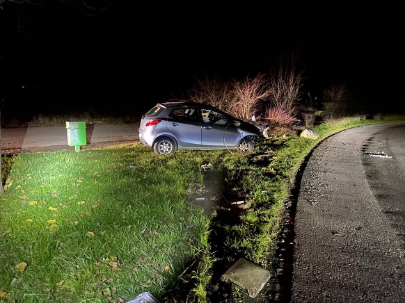 Betrunkener (21) klaut Auto in Mägenwil und fährt es zu Schrott