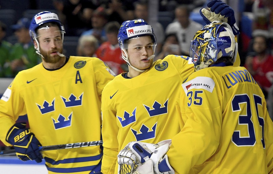 From left: Sweden&#039;s Victor Hedman and William Nylander thank goalkeeper Henrik Lundqvist at the end of a group A match of the 2017 Hockey World Championships between Sweden and Slovakia in Lanxes ...
