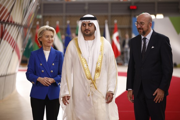epa11662539 European Council President Charles Michel (R) and European Commission President Ursula von der Leyen (L) welcome Deuty Prime Minister of United Arab Emirates Sheikh Maktoum bin Mohammed bi ...