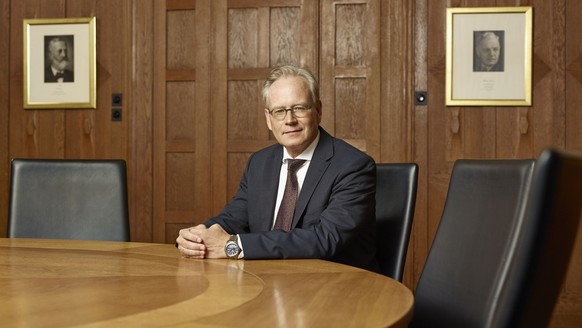 Eric Gujer, chief editor of the Neue Zuercher Zeitung (NZZ), in the committee room at the Falkenstrasse in Zurich, Switzerland, on May 22, 2015. (KEYSTONE/Christian Beutler)

Eric Gujer, Chefredaktor  ...