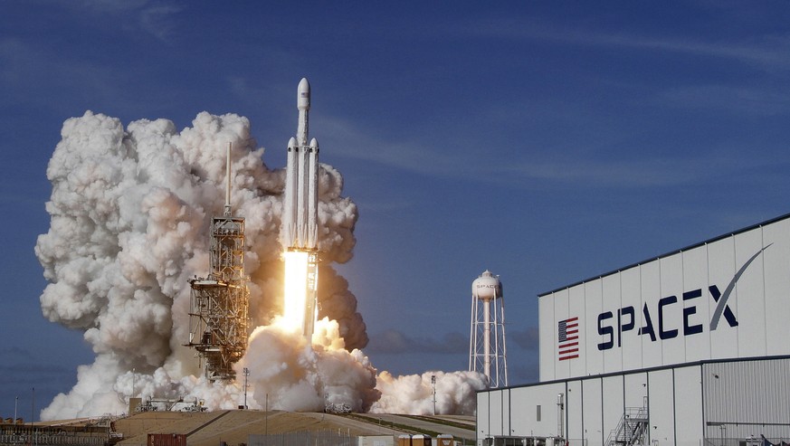 Die Mission soll mit einer Falcon Heavy Schwerlastrakete vom Kennedy Space Center in Florida starten.