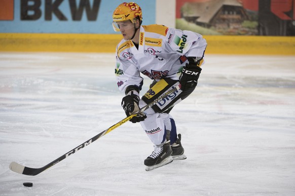 Biels Topscorer Gaetan Haas waehrend dem Eishockey National League A Spiel zwischen den SCL Tigers und dem EHC Biel, am Freitag, 30. September 2016, in der Ilfishalle in Langnau. (PPR/Marcel Bieri)