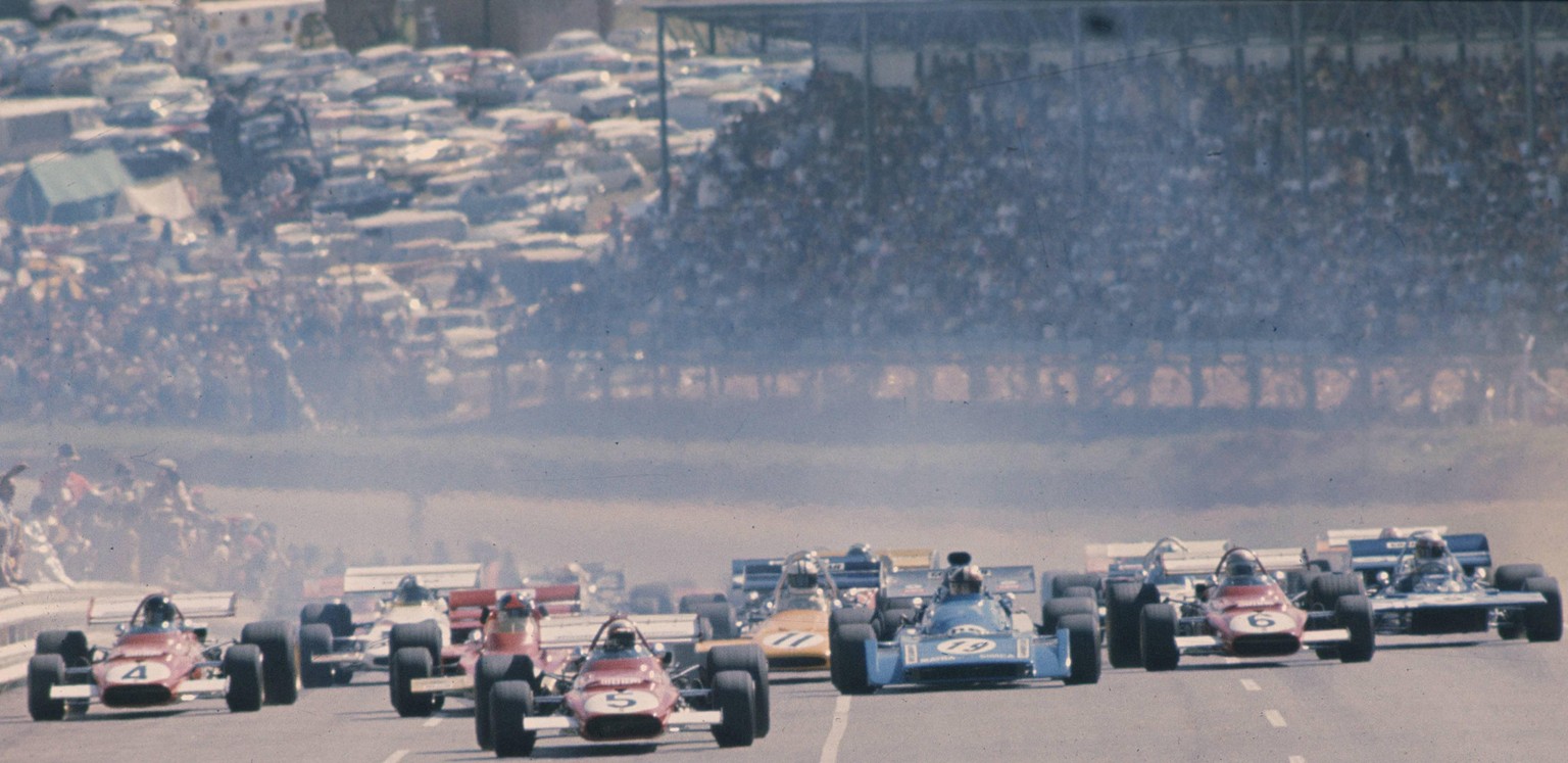 IMAGO / Motorsport Images

1971 South African Grand Prix. Kyalami, South Africa. 4-6 March 1971. Clay Regazzoni (Ferrari 312B) leads the rest of the field away at the start. Ref-71 SA 27. World Copyri ...