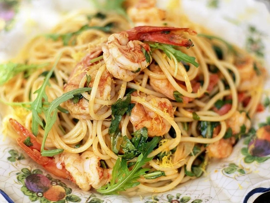 Spaghetti con gamberetti e rucola - Jamie Oliver&#039;s Italian Journey https://asset.jamieoliver.com/images/cq7w2e71/production/97ba88a408a8398b714b1076003d0c2239eab182-973x1300.jpg/97ba88a408a8398b7 ...