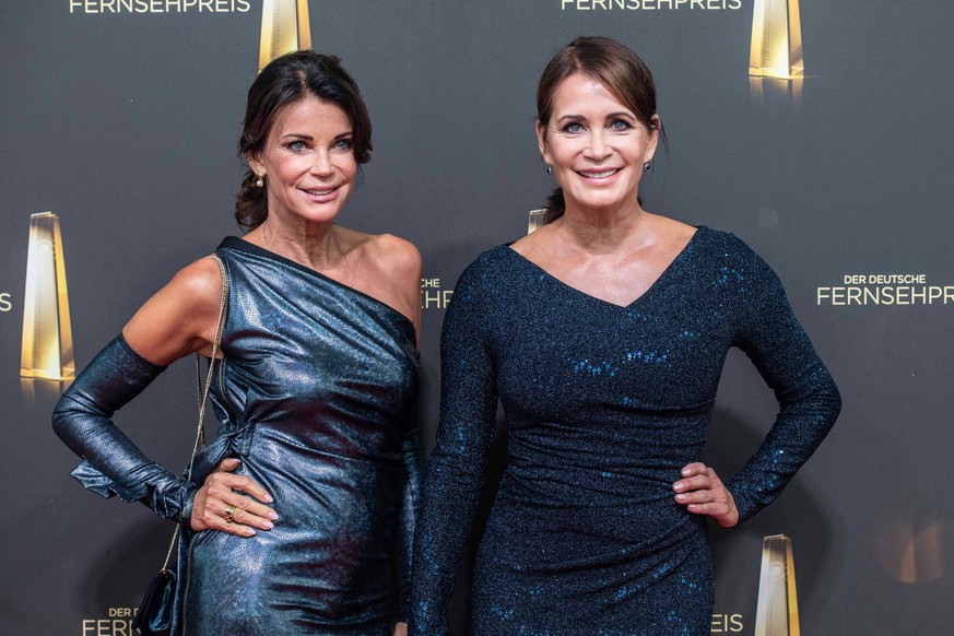 v.l. Gerit und Anja KLING, Schauspielerin, Roter Teppich, Red Carpet Show, Ankunft, arrival, Verleihung des Deutschen Fernsehpreises, Der Deutsche Fernsehpreis 2026, Deutscher Fernsehpreis 2026 im Con ...