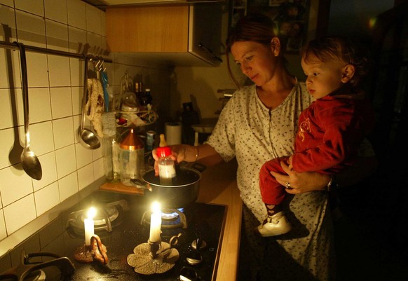 Schweizer Haushalte sollen sich besser für einen länger dauernden Stromausfall rüsten.