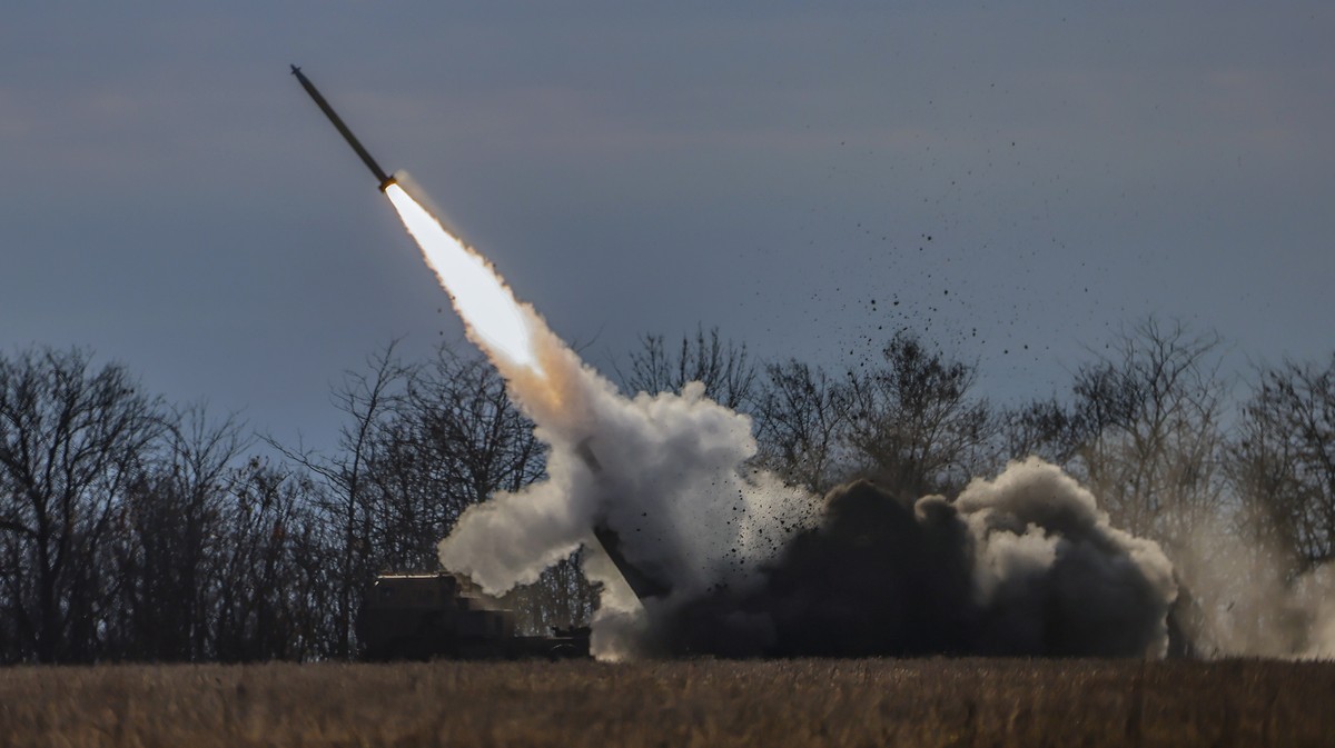 Les Ukrainiens ont probablement frappé l'unité russe avec un lance-roquettes Himars.