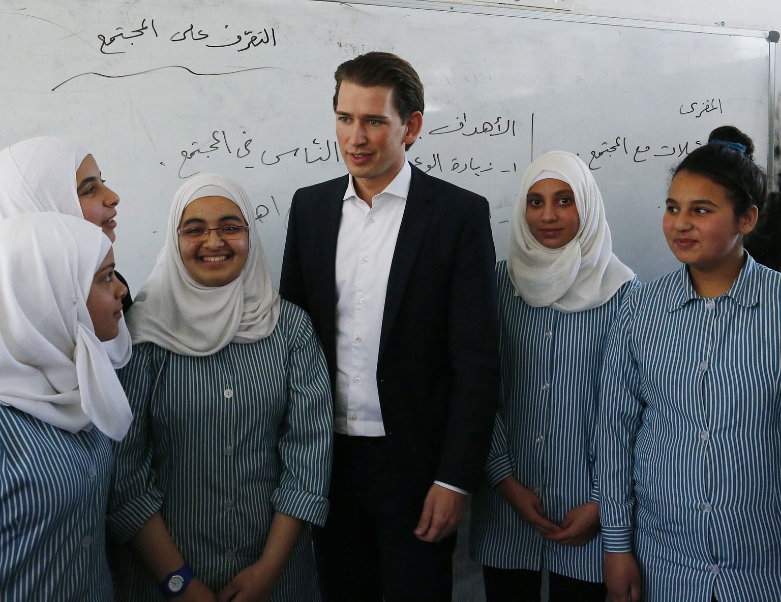 Gruppenbild mit palästinensischen Schülerinnen im Westjordanland im April 2014.