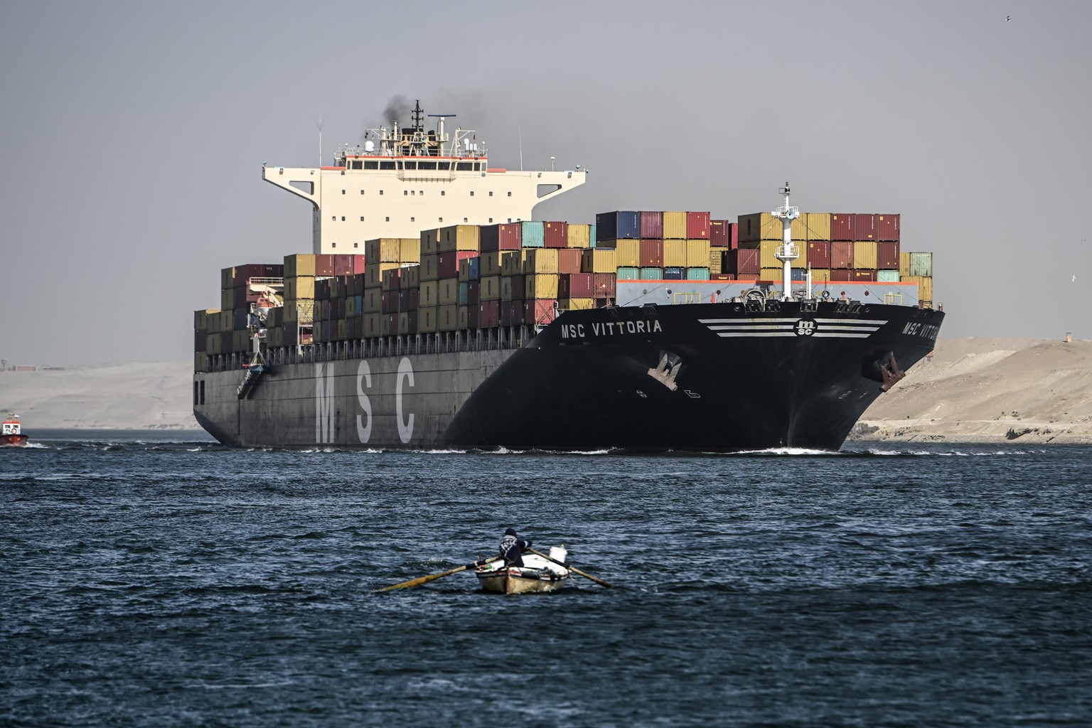 epa11040954 A Mediterranean Shipping Company (MSC) container ship crosses the Suez Canal towards the Red Sea in Ismailia, Egypt, 22 December 2023. On 18 December, the US Department of Defense announce ...