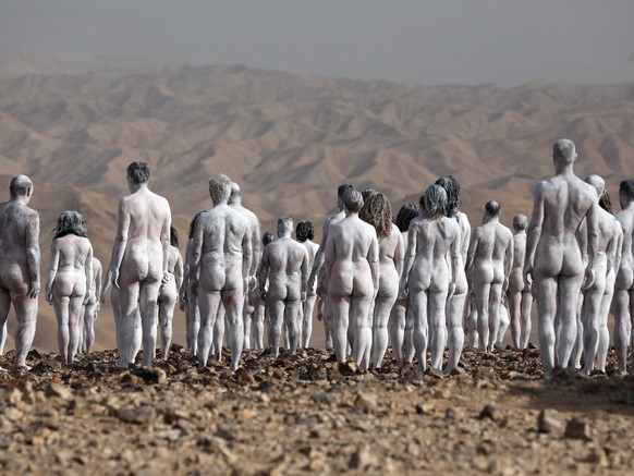 epaselect epa09528519 Nude participants take part in a photo installation of US artist Spencer Tunick (unseen) overlooking the Dead Sea near the southern city of Arad, Israel, 17 October 2021. Some 30 ...