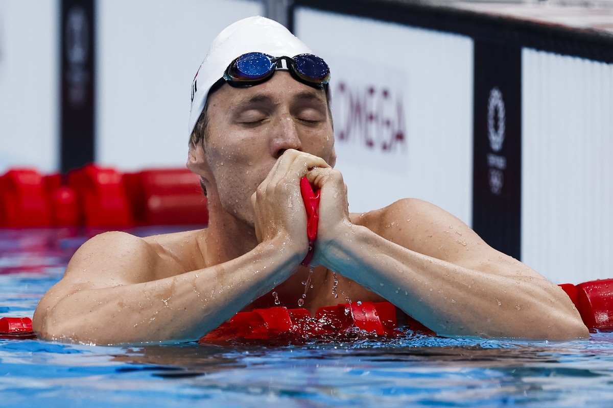 epa09378094 Jeremy Desplanches of Switzerland celebrates after finishing third in the men's 200m Individual Medley Final during the Swimming events of the Tokyo 2020 Olympic Games at the Tokyo Aq ...