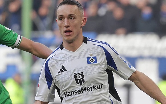 Nicolo Tresoldi Hannover 96, Silvan Hefti HSV Fussball, Herren, Saison 2024/2025, 2.BL, Volksparkstadion, Hamburger SV gegen Hannover 96 DFL REGULATIONS PROHIBIT ANY USE OF PHOTOGRAPHS AS IMAGE SEQUEN ...