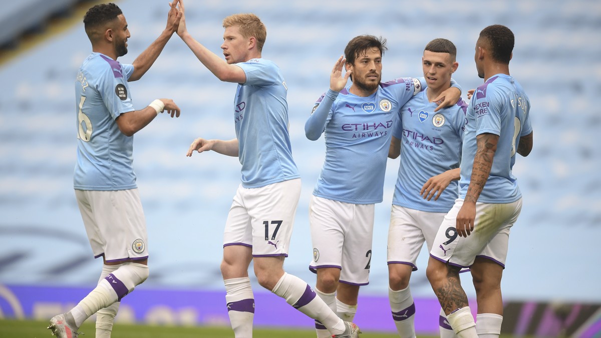 epa08534953 Riyad Mahrez (L) of Manchester City celebrates with teammates after scoring the 2-0 lead during the English Premier League soccer match between Manchester City and Newcastle United in Manc ...
