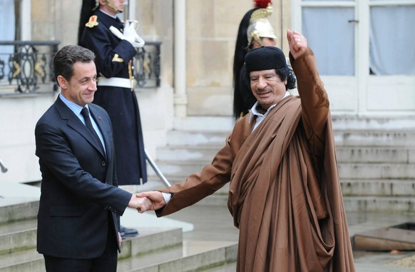 Nicolas Sarkozy receives Moammar Gadhafi at the Elysee Palace - Paris Libyan leader Moammar Gadhafi shakes hands with President Nicolas Sarkozy before their meeting at the Elysee Palace in Paris, Fran ...