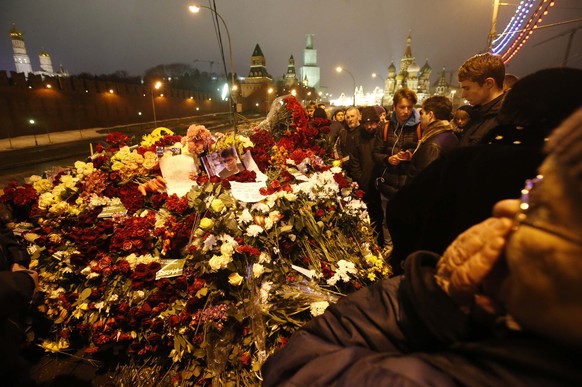 Blumenmeer am Tatort in Moskau unweit des Kremls.
