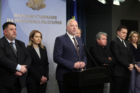 Bulgarian Prime Minister Rosen Zhelyazkov announces that Bulgaria&#039;s government resigns following mass protests, at the Bulgarian Parliament in Sofia, Bulgaria, Thursday, Dec. 11, 2025. (Bulgarian ...