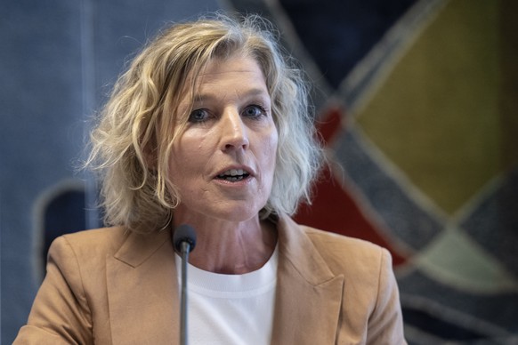 Dagmar Roesler, Zentralpraesidentin des Dachverbands Lehrerinnen und Lehrer Schweiz (LCH), spricht an einer Medienkonferenz ueber Schulabsentismus-Faelle, am Donnerstag, 7. August 2025, in Bern. (KEYS ...