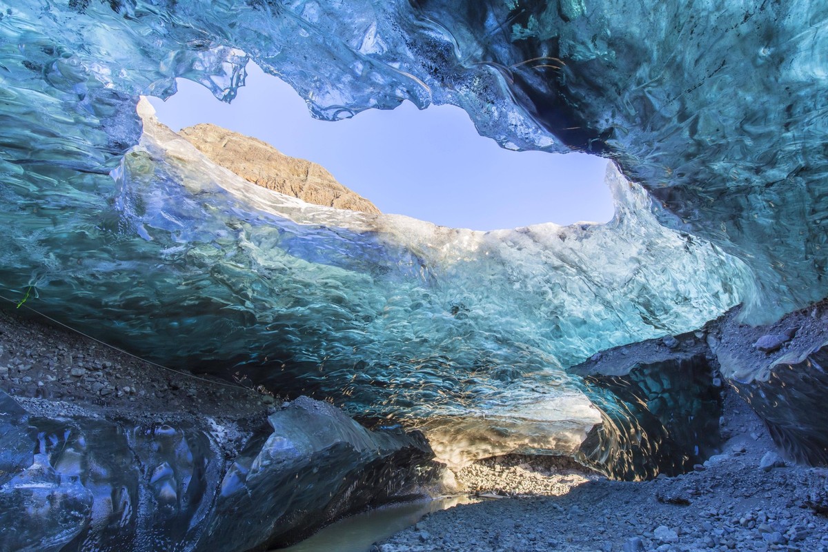 Der Kristall, natürliche Eishöhle im Breiðamerkurjökull, Breidamerkurjokull Gletscher im Vatnajökull Nationalpark, Island, Europa *** the Crystal, natural Ice Cave at Breiðamerkurjökull, Breidamerkurj ...
