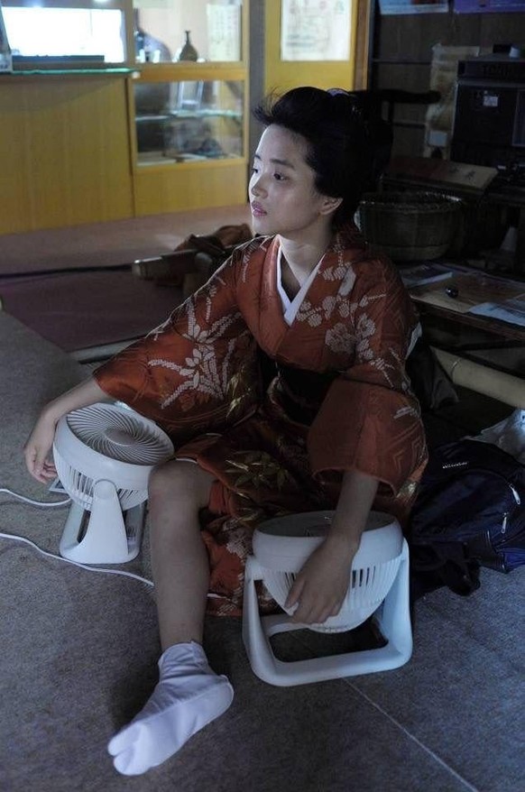 The Handmaiden

https://www.reddit.com/media?url=https%3A%2F%2Fpreview.redd.it%2Factors-doing-modern-things-while-being-on-set-of-period-v0-n92ut4b7v90f1.jpeg%3Fwidth%3D636%26format%3Dpjpg%26auto%3Dwe ...