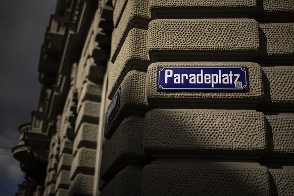 A sign reading &#039;Paradeplatz&#039; is seen at the building of the Swiss bank Credit Suisse headquarters in Zurich, Switzerland on Monday, March 27, 2023. KEYSTONE/Michael Buholzer)