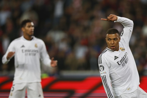 epa11638976 Kylian Mbappe (R) and Jude Bellingham of Real Madrid react during the UEFA Champions League match between Lille and Real Madrid in Lille, France, 02 October 2024. EPA/MOHAMMED BADRA