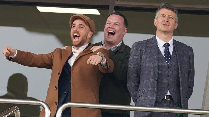 Cheltenham Festival 2025 Day 3 13.03.2025. Cheltenham Festival 2025 Day 3. Liverpool Players . Diogo Jota cheers during the third race. PUBLICATIONxINxGERxAUTxSUIxONLY Copyright: xPaulxEdwardsx NINTCH ...