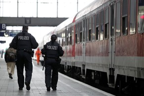 Die deutsche Bundespolizei sucht in Brandenburg nach drei jugendlichen Schlägern (Symbolbild).