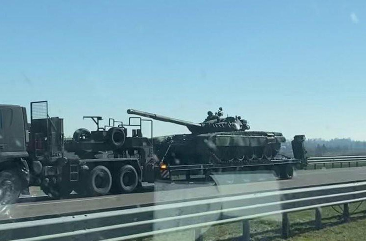 Cette image, partagée sur Twitter, montrerait l'un des premiers T-72 polonais destinés à l'Ukraine.