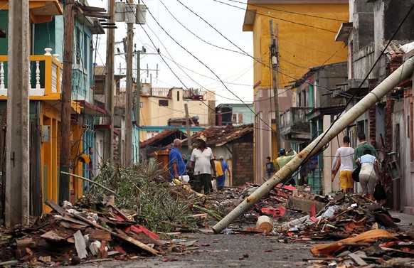 epa05573241 Cubans pick up the pieces following the damage and havoc caused by Hurricane Matthew in Baracoa, Cuba, 6 October 2016. Matthew has crossed over parts of Haiti and Cuba and is expected to m ...