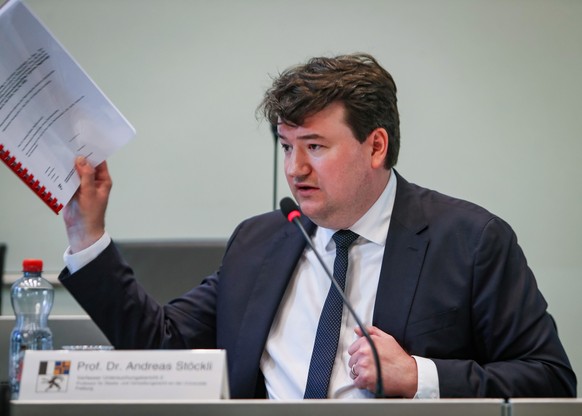 Experte Andreas Stoeckli bei seinen Ausfuehrungen, aufgenommen am Donnerstag, 10. Juni 2021, bei der Pressekonferenz der Weko im betreffend Submissionsabreden bei Bauvergaben, im Grossratssaal in Chur ...