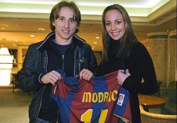 Modric posiert 2008 mit Barça-Trikot.