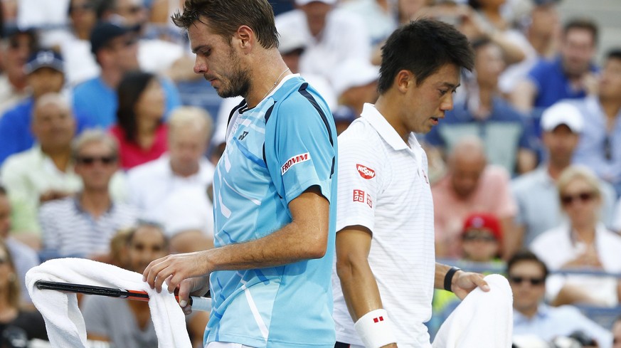 epa04383042 Kei Nishikori of Japan (R) and Stan Wawrinka of Switzerland pass each other in the third set tie break during their quarterfinals round match on the tenth day of the 2014 US Open Tennis Ch ...