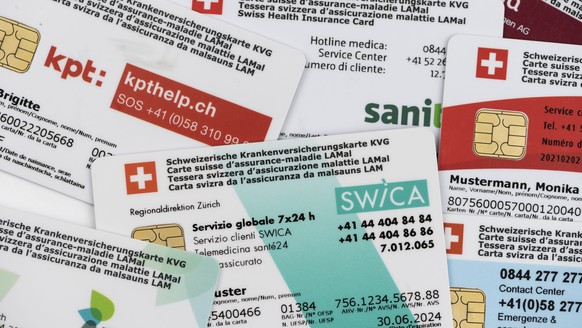 THEMENBILD ZU DEN KRANKENKASSENPRAEMIEN --- [Symbolic Image] Different Swiss health insurance cards, photographed in Zurich, Switzerland, on September 9, 2019. (KEYSTONE/Christian Beutler)..[Symbolbil ...