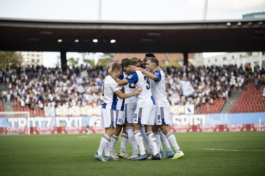 Die GC Spieler jubeln nach dem 2:0 Tor im Fussball Meisterschaftsspiel der Super League zwischen dem Grasshopper Club Zuerich und dem FC Winterthur im Letzigrund, am Sonntag, 4. September 2022 in Zuer ...