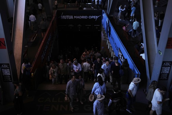 Spectators roam inside the Madrid Open tennis tournament venue during a general blackout in Madrid, Monday, April 28, 2025. (AP Photo/Manu Fernandez)
Spain General Blackout