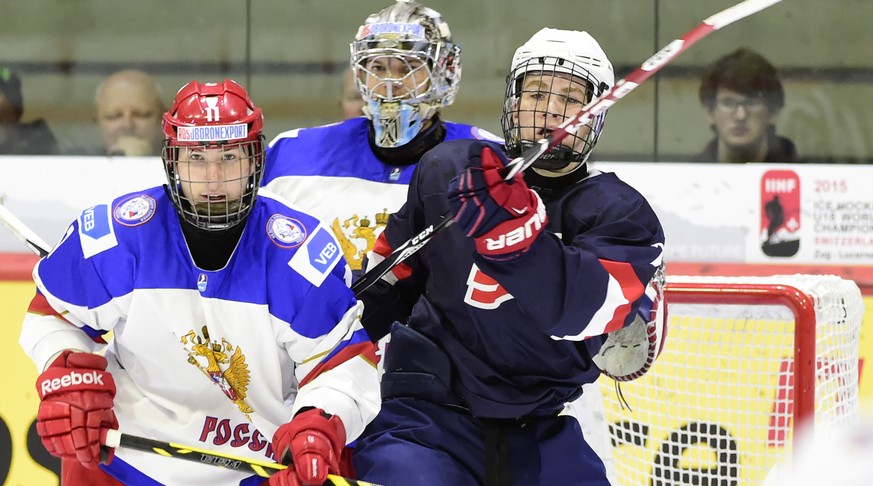 Auston Matthews (rechts) im Spiel gegen Russland an der U18-WM in Luzern.