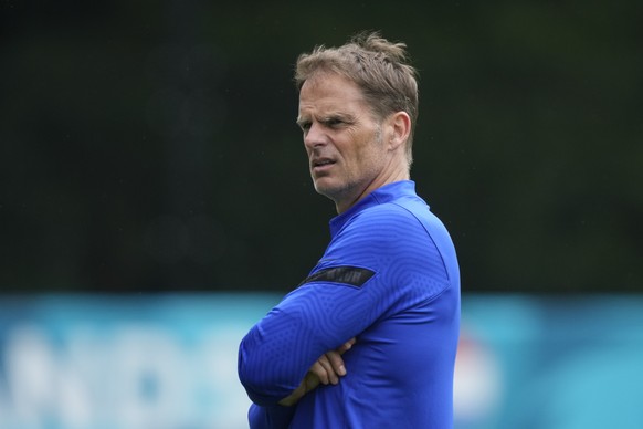 Netherlands&#039; manager Frank de Boer watches his team during the training in Zeist, Netherlands, Sunday, June 20, 2021, a day before the Euro 2020 soccer championship group C match between The Neth ...