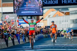 Alexander Kristoff gewinnt den Spurt.