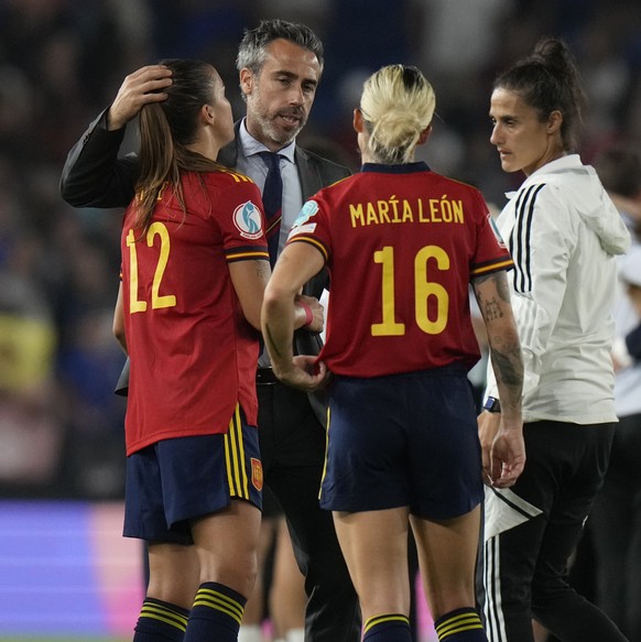 Spain&#039;s manager Jorge Vilda, centre, talks with Patri Guijarro, centre left, and Mapi Leon after the Women Euro 2022 quarter final soccer match between England and Spain at the Falmer stadium in  ...