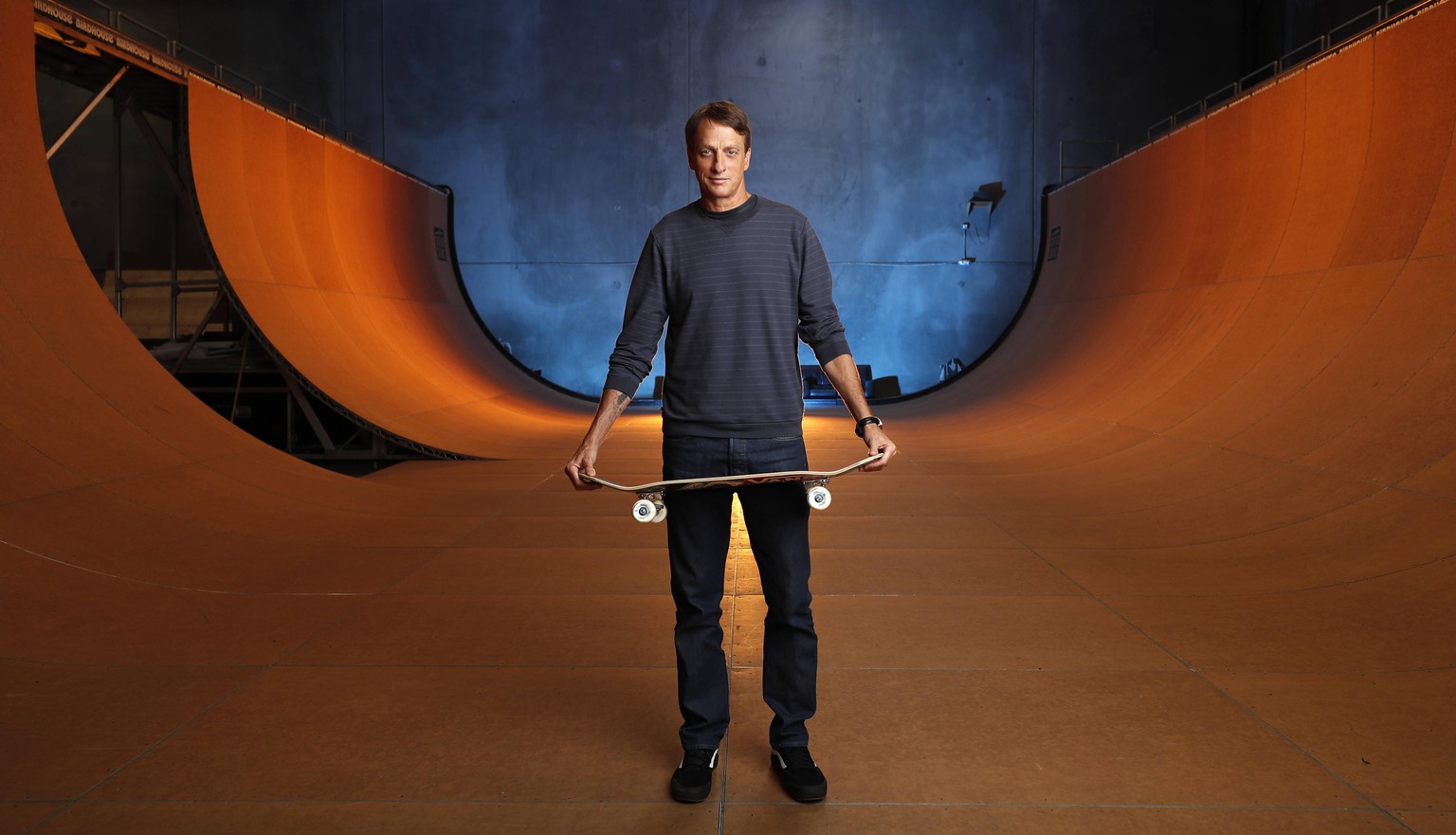 IMAGO / ZUMA Wire

August 31, 2020, Vista, CA, United States: VISTA, CA - AUGUST 31: Skateboarding legend Tony Hawk stands on his ramp at his warehouse on Monday, Aug. 31, 2020 in Vista, CA. Tony Hawk ...