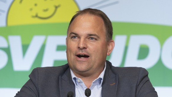 Wahlkampfleiter und Nationalrat Marcel Dettling (Schwyz) rekapituliert die vergangenen Wahlen an der Delegiertenversammlung der SVP Schweiz, am Samstag, 11. November 2023, in Alterswilen. (KEYSTONE/Gi ...