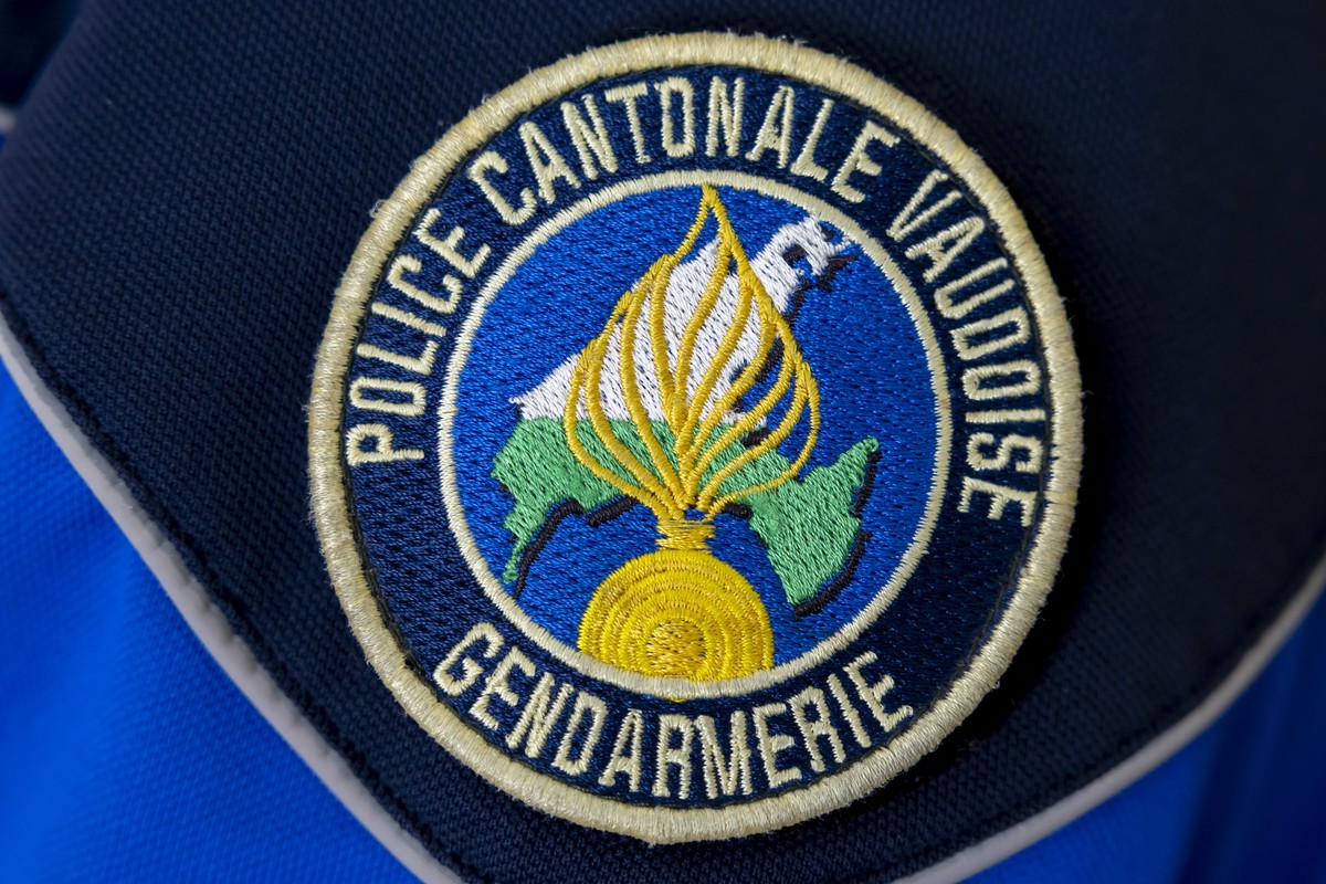 Un badge (ecusson) "Police Cantonale Vaudoise Gendarmerie" est photographie, lors de l'inauguration des infrastructures de gestion de crise de l'Etat de Vaud, ce lundi 3 mars 2025  ...