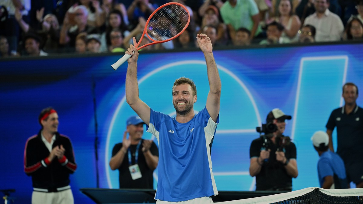 Australia's Jordan Smith holds his trophy aloft after defeating Joanna Garland of Taiwan to win the 1 Point Slam event ahead of the Australian Open in Melbourne, Australia, Wednesday, Jan. 14, 20 ...