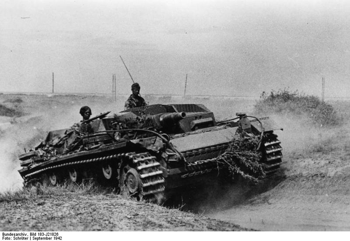Kampf um Stalingrad.
PK-Aufnahme: Kriegsberichter Schröter-Altvater (Sch)
o.Nr. "Fr" OKW "Fr.f.D." Sept. 42 [Herausgabedatum]