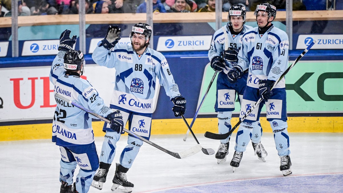 Riesige-berraschung-am-Spengler-Cup-Straubing-gewinnt-gegen-Kanada-und-steht-im-Finale