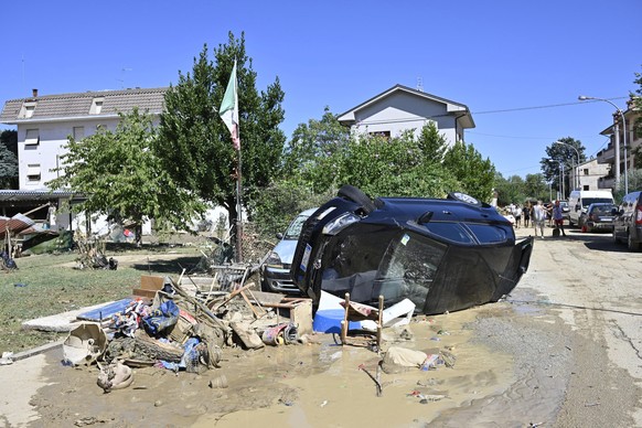epa10187773 Aftermath of flash floods caused by an overnight rain bomb in Pianello di Ostra, Ancona province, central Italy, 16 September 2022. At least 10 people died following flash floods due to ra ...